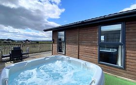 Benarty 11 With Private Hot Tub - Fife - Loch Leven - Lomond Hills - Pet Friendly